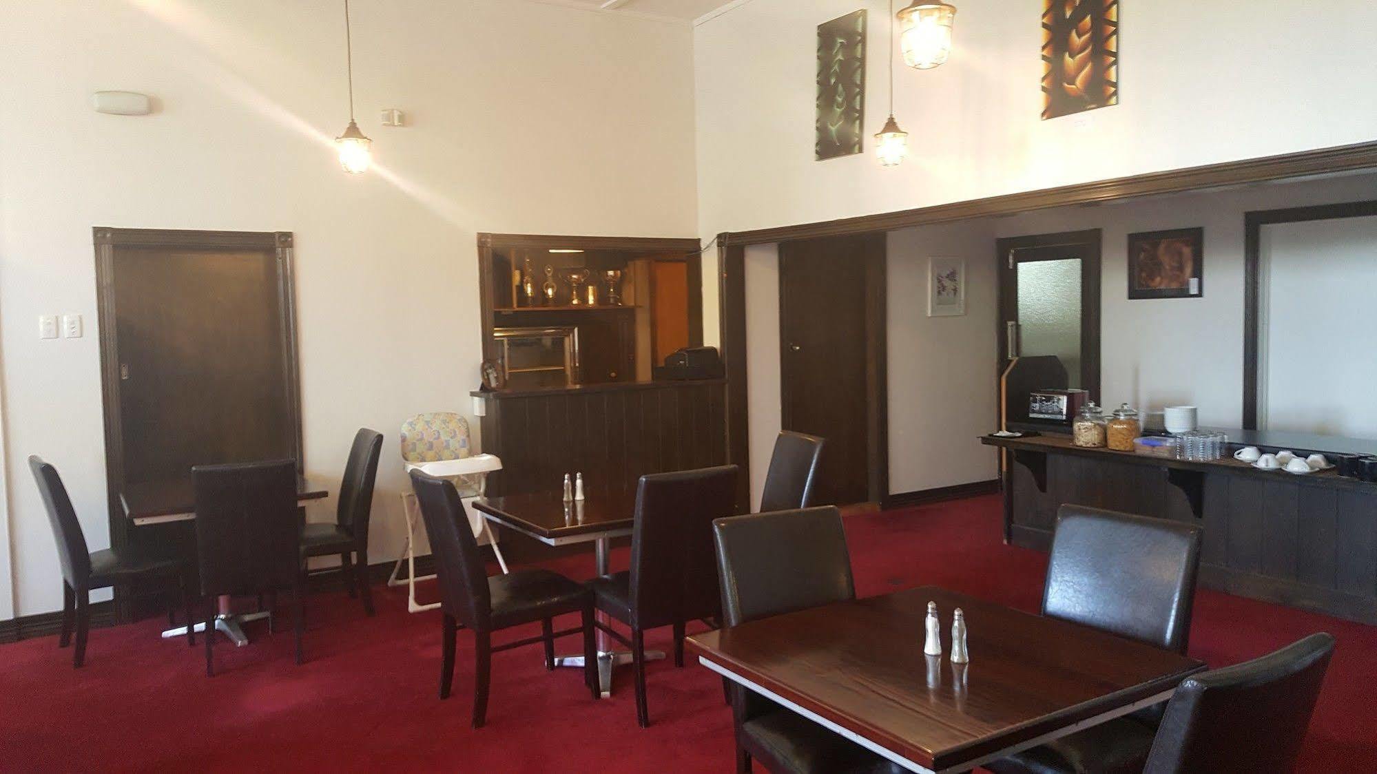 Masonic Hotel Waitara Exteriör bild