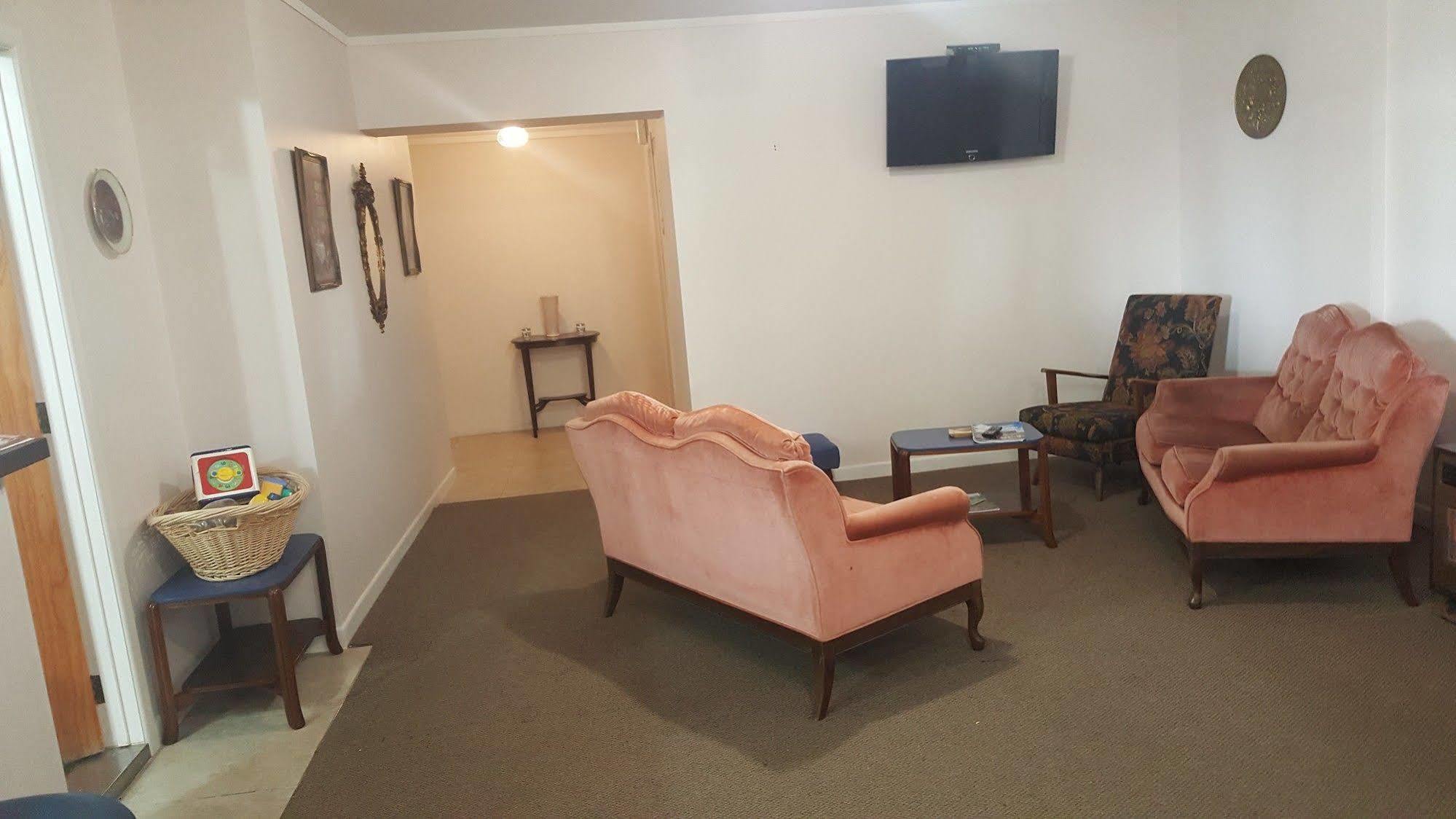 Masonic Hotel Waitara Exteriör bild