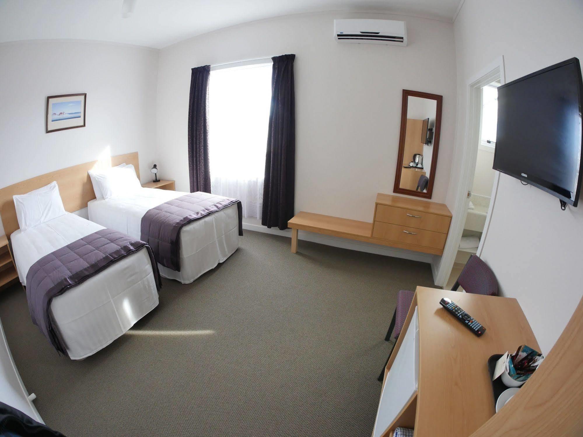 Masonic Hotel Waitara Exteriör bild