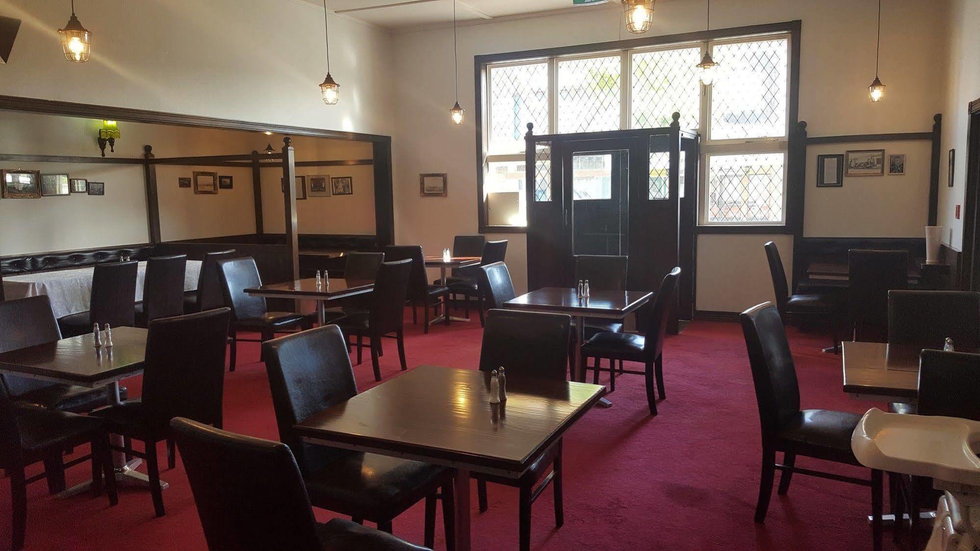 Masonic Hotel Waitara Exteriör bild